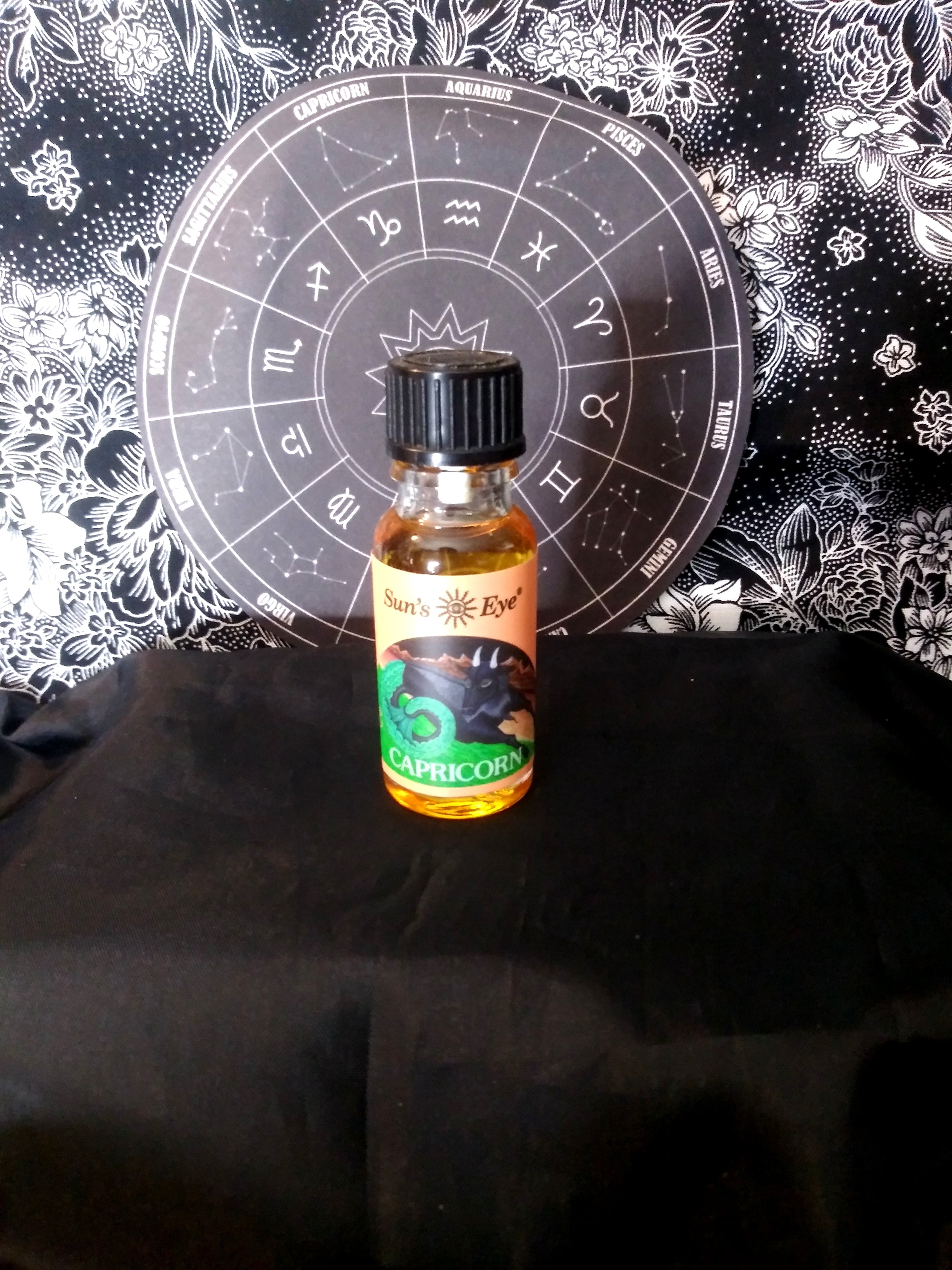 Capricorn Zodiac Oil (December 22 - January 19)